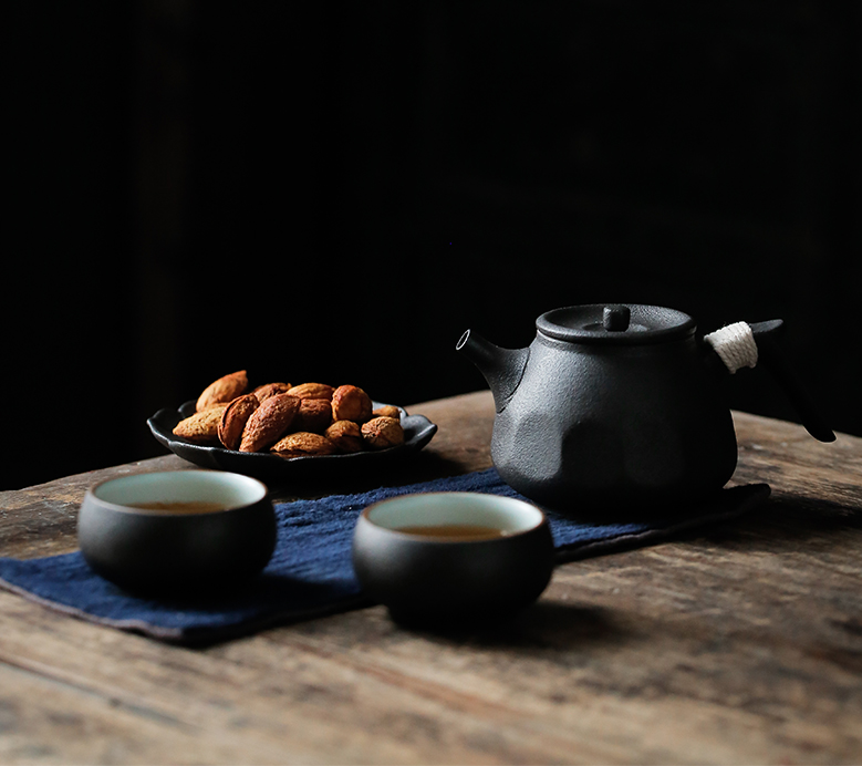 Black Pottery Tea Set